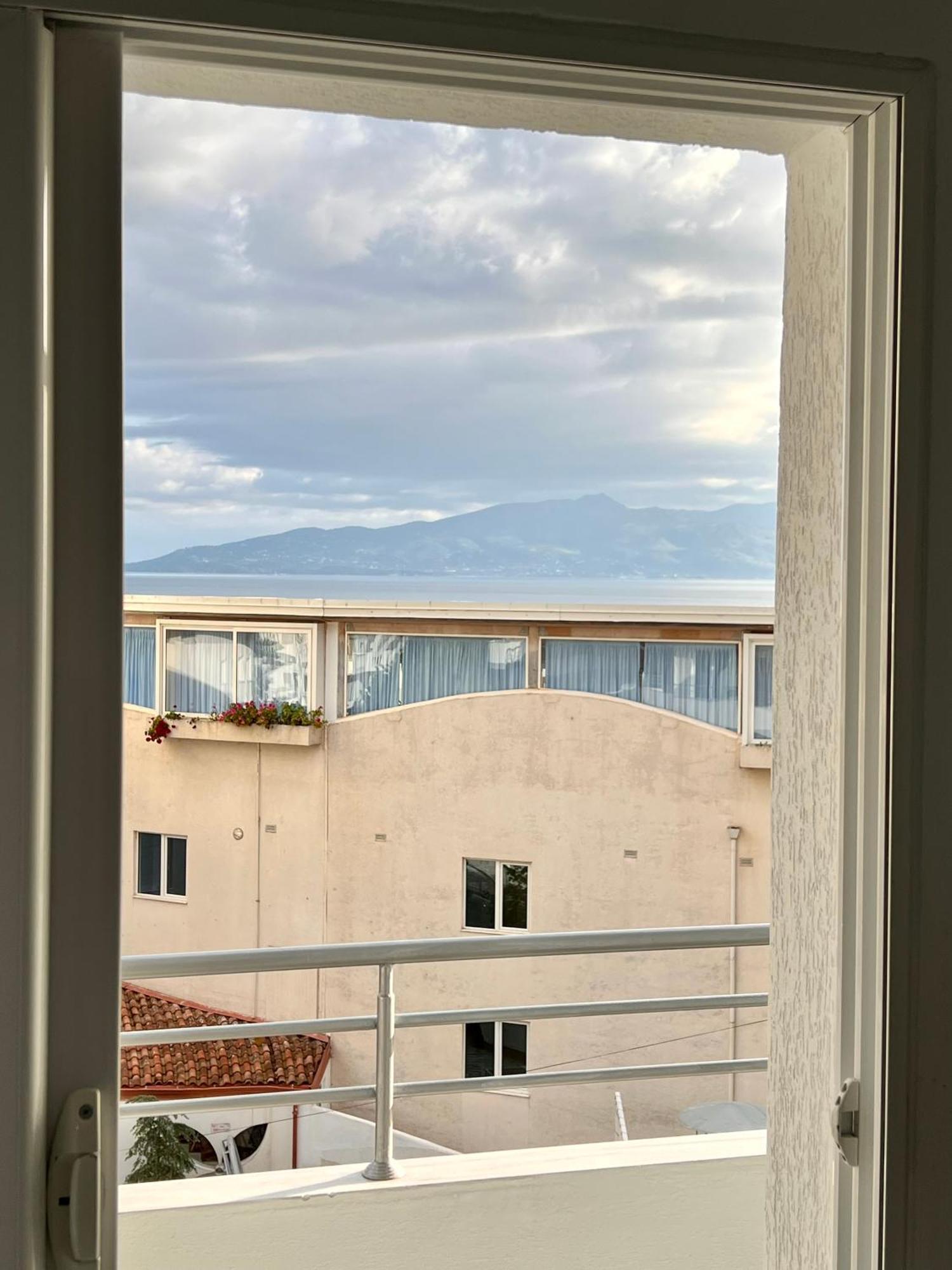 Gjoka Apartments, In Front Of Bougainville Bay Sarandë Rom bilde