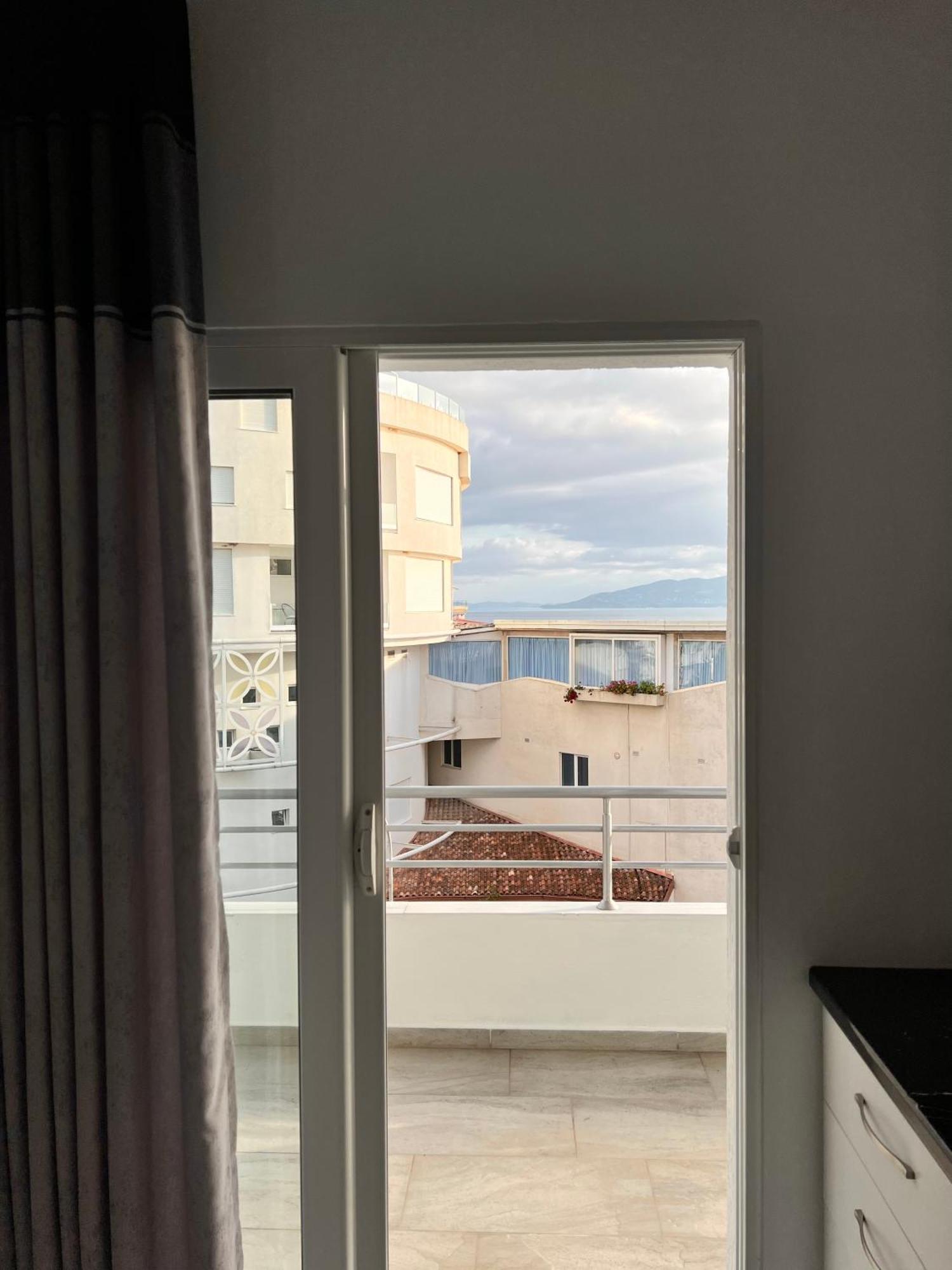 Gjoka Apartments, In Front Of Bougainville Bay Sarandë Rom bilde
