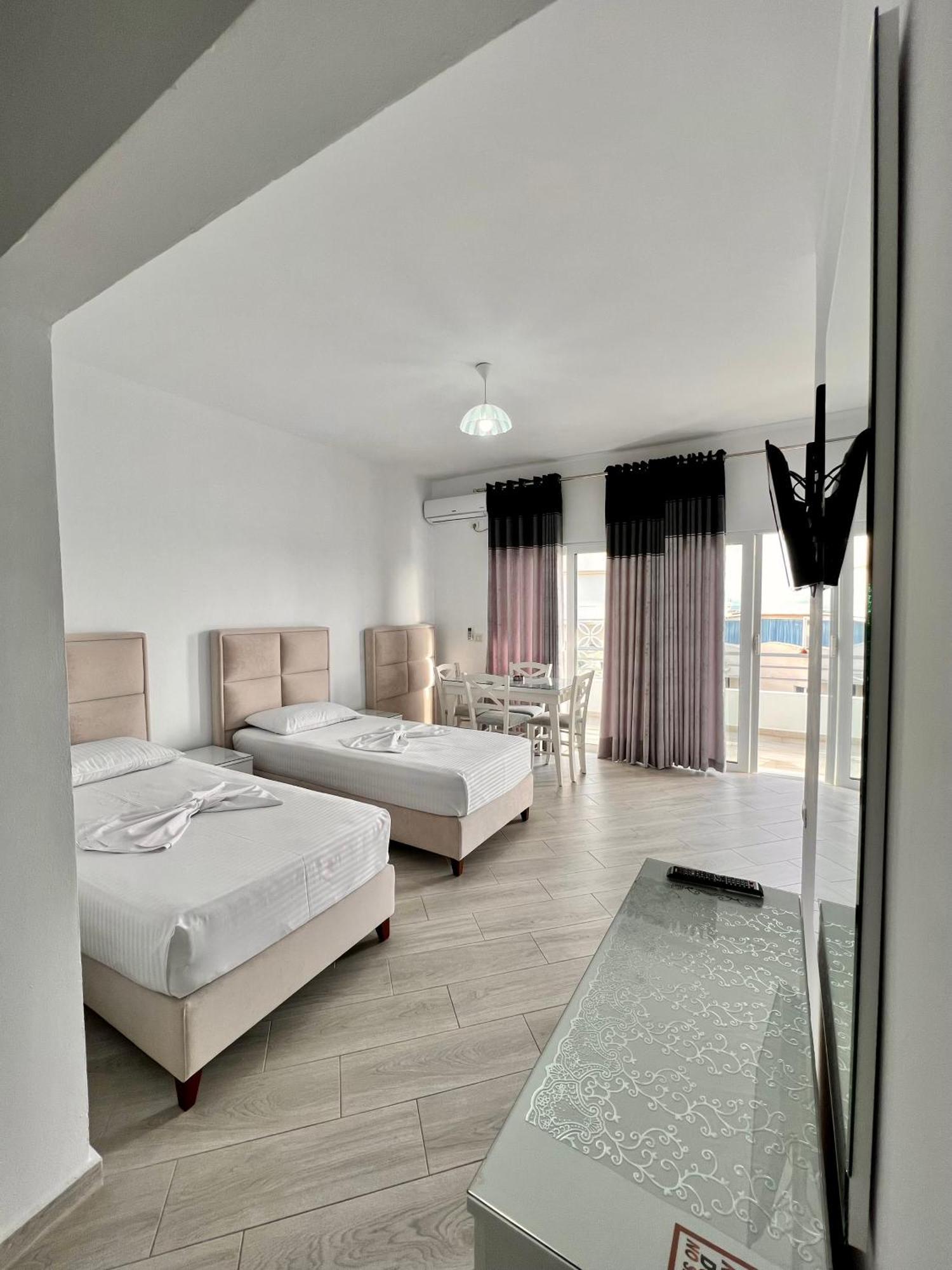 Gjoka Apartments, In Front Of Bougainville Bay Sarandë Rom bilde