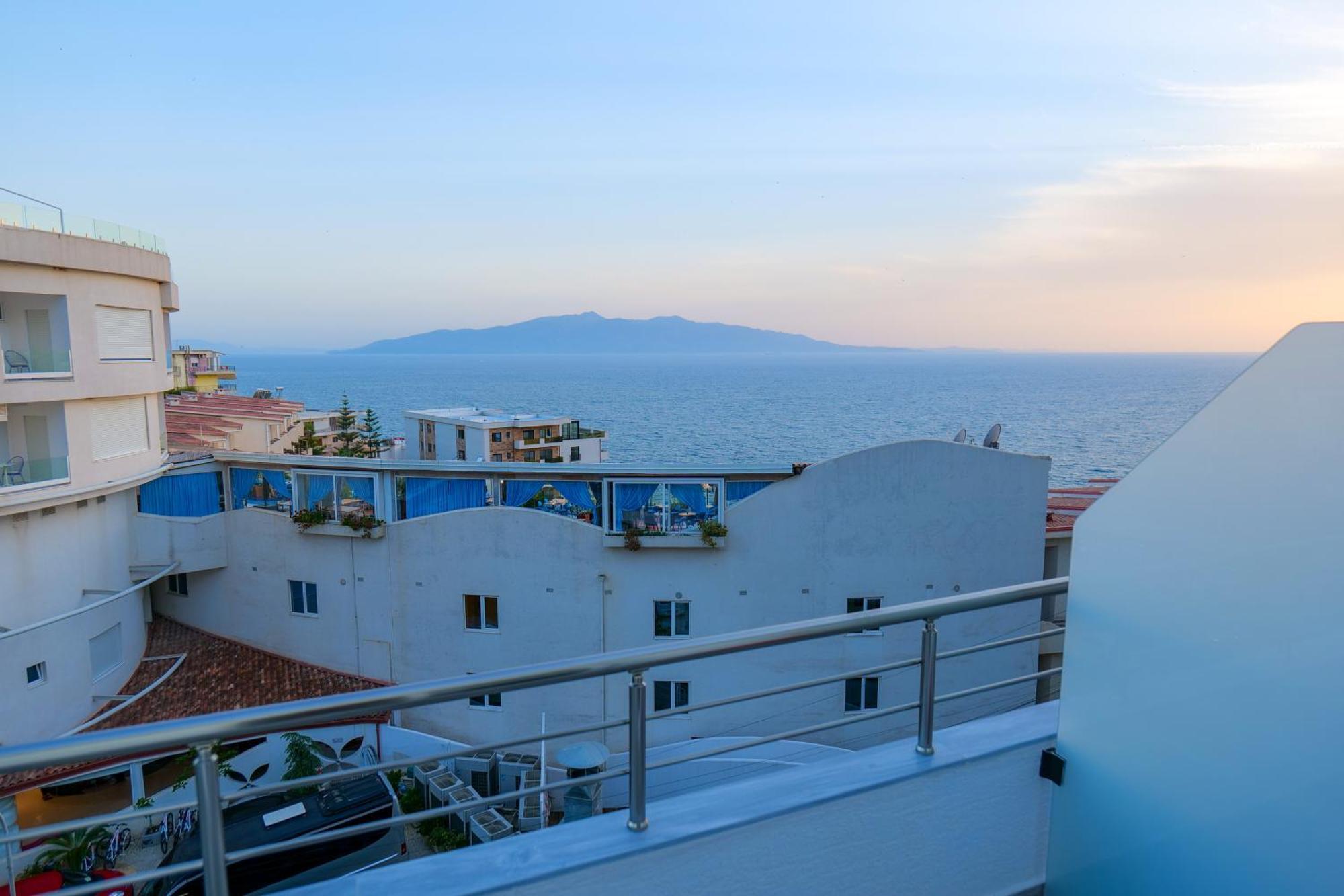Gjoka Apartments, In Front Of Bougainville Bay Sarandë Rom bilde